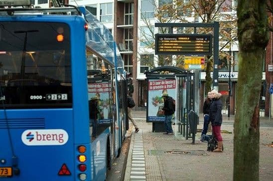 Bus bij bushalte